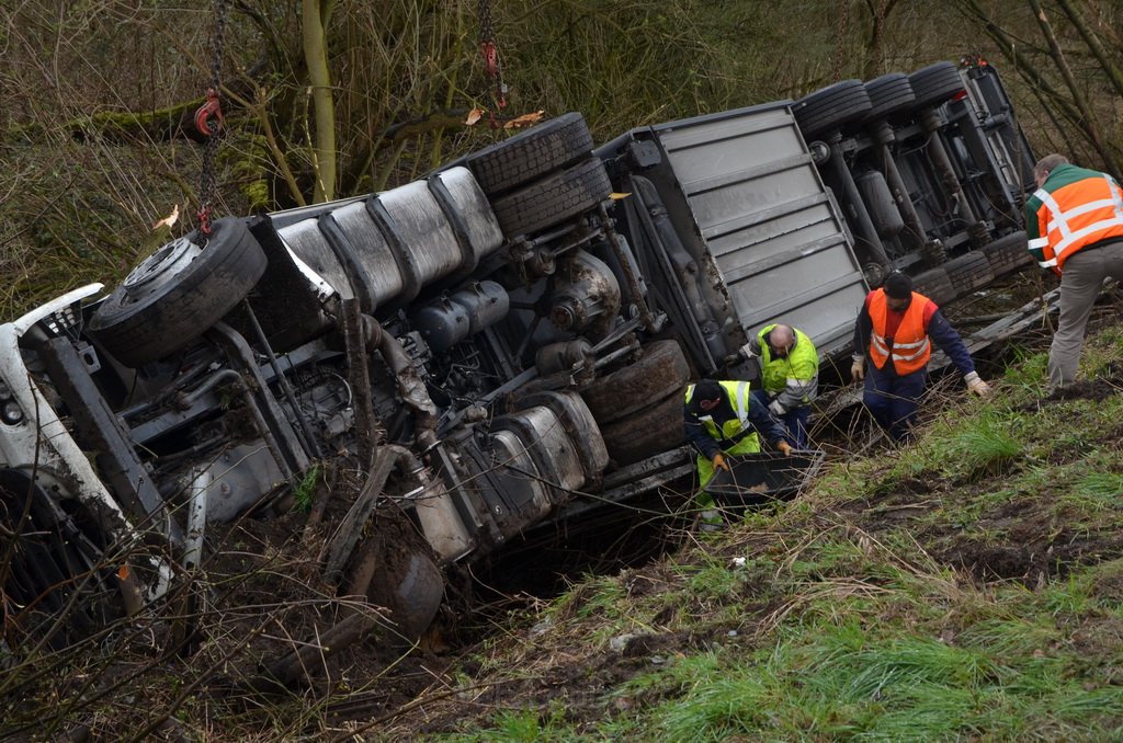 VU LKW umgestuerzt A 3 Rich Frankfurt AS Koenigsforst P285.JPG - Miklos Laubert